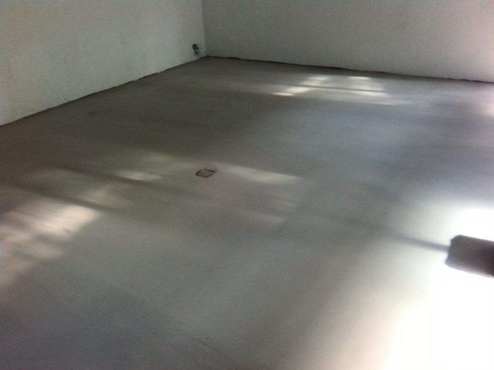 水泥自流平施工前，現(xiàn)場勘察有哪些注意事項(xiàng)？