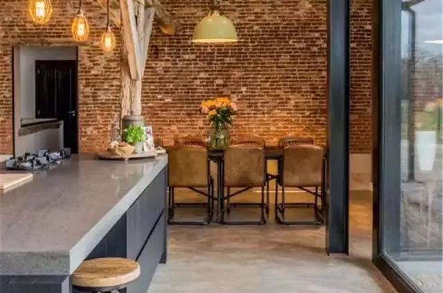 你家的哪里是水泥自流平了？明明就是水泥地好吧。